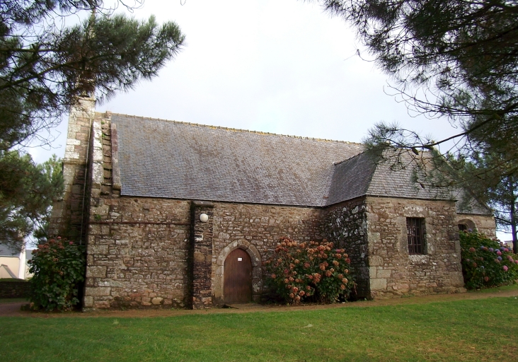 Vue générale sud ; Paimpol, Sainte-Barbe. Vue générale sud le chapelle Sainte-Barbe (2ème moitié du 17ème siècle) ; Paimpol, la chapelle Sainte-Barbe (2ème moitié du 17ème siècle)