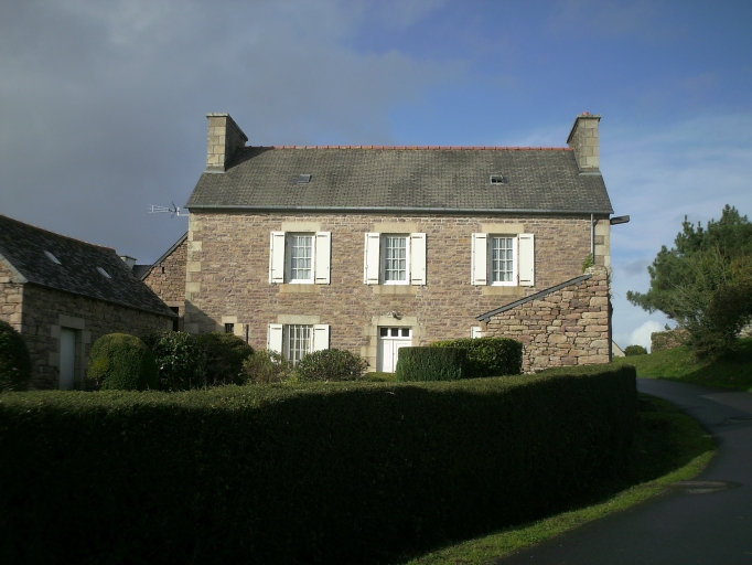 Vue générale ; Paimpol, Sainte-Barbe. Exemple d'habitat traditionnel : logis de type ternaire (fin du 19ème siècle) ; Paimpol, Sainte-Barbe. Ancienne ferme (4ème quart du 19ème siècle