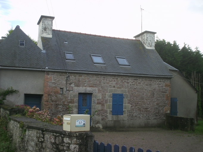 Paimpol, le Vieux-Bourg. Exemple d'habitat traditionnel : maison à pièce unique au rez-de-chaussée (2ème moitié du 19ème siècle) ; Vue générale