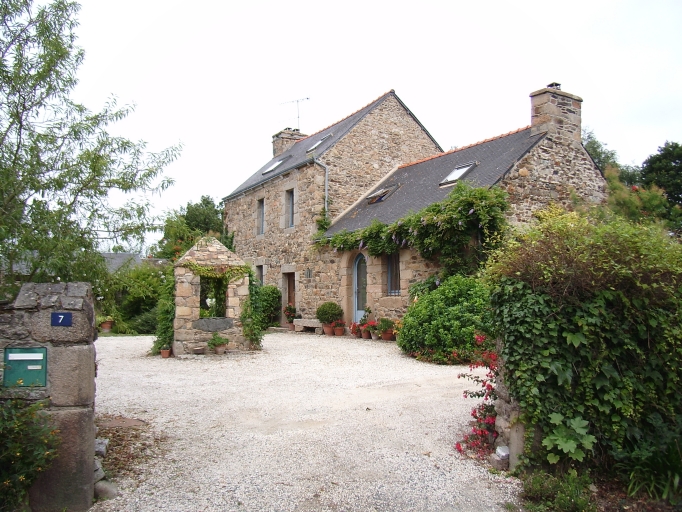 Vue générale ; Paimpol, Kergoyec. Ancienne ferme (3ème quart du 18ème siècle)