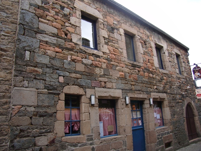 Vue générale ; Paimpol, le Centre-Ville. Maison (18ème siècle)