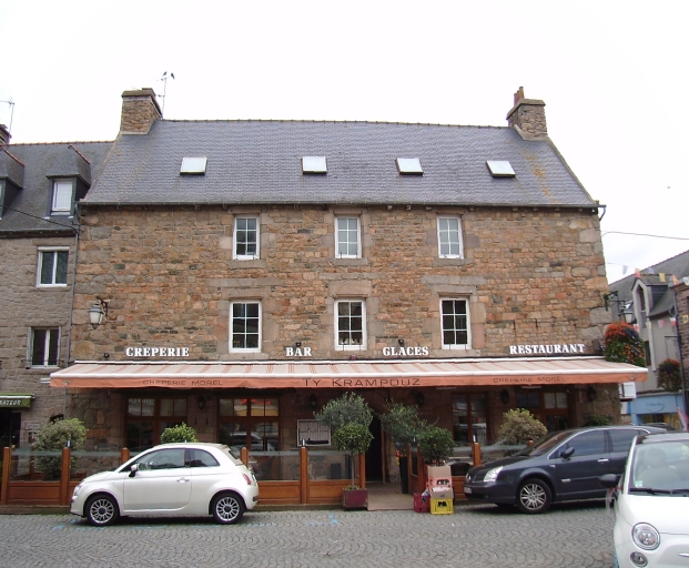 Vue générale ; Paimpol, le Centre-Ville. Maison (17ème siècle)