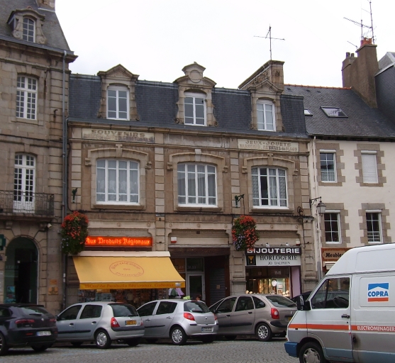 Vue générale ; Paimpol, le Centre-Ville. Maison à boutiques (1er quart du 20ème siècle)