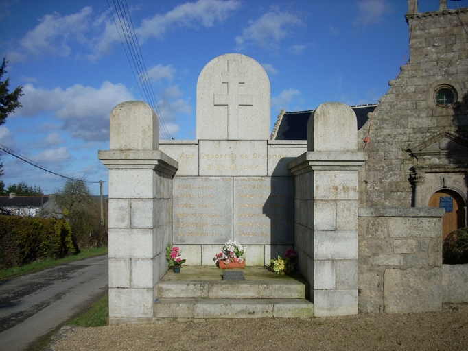 Loguivy-Plougras, le Dresnay : monument commémoratif aux déportés du Dresnay 21 mai 1944