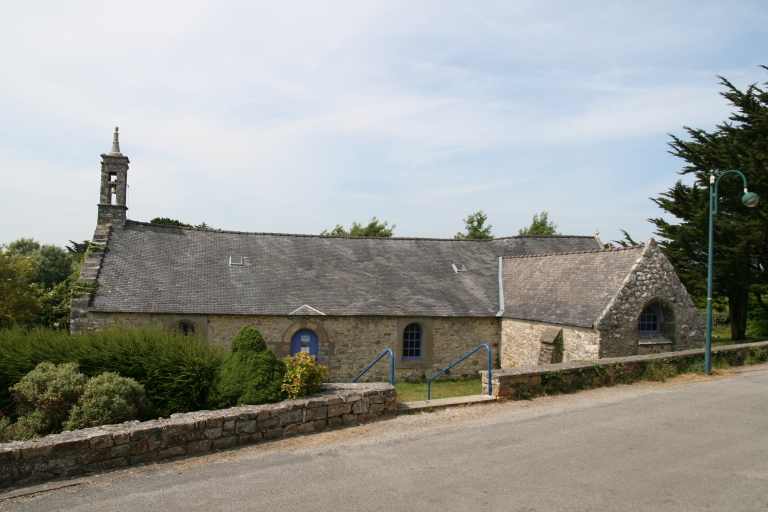 Chapelle Saint-Hernot, vue générale sud. KY 380 ; Vue générale sud ; Saint-Hernot. Chapelle Saint-Hernot, vue générale sud