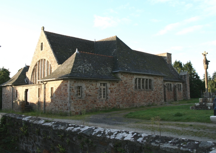 Vue générale nord-est ; Tal ar Groas. Chapelle Saint-Laurent. Vue générale nord-est