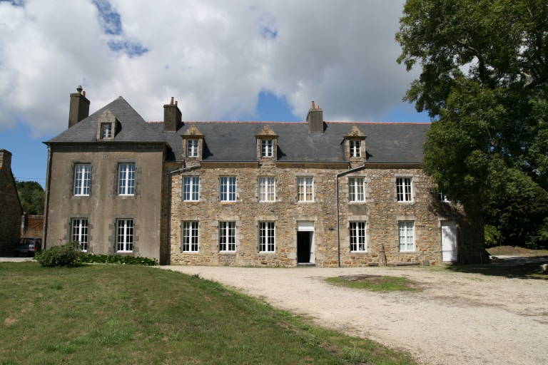 Vue générale sud ; Ancien manoir de Lescoat, fin 19e siècle. Vue générale sud