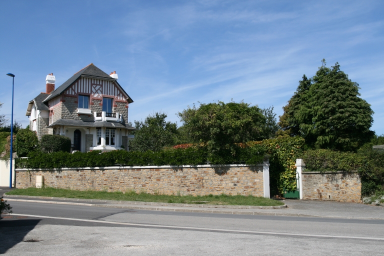 Vue générale sud-est avec le jardin ; Villa Kermarec, 1938, vue générale sud-est