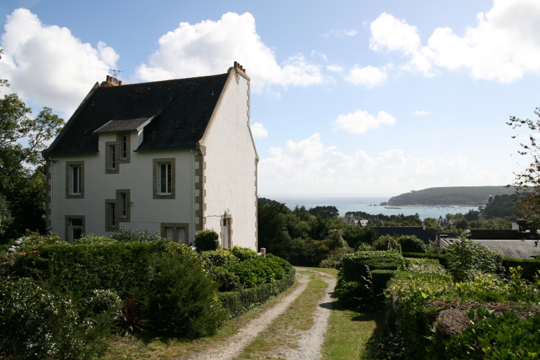 Vue générale nord-ouest ; Villa conçue par l'architecte Abel Chabal, début 20e siècle, rue Louis Jouvet. Vue générale nord-ouest