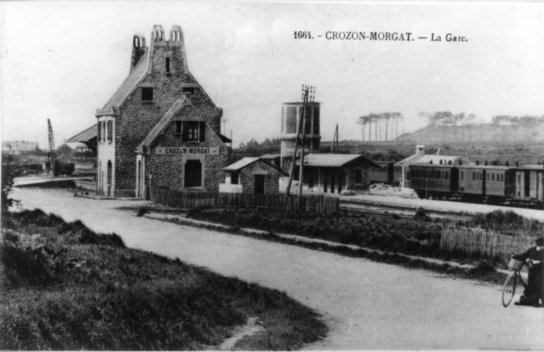 Photographie ancienne (collection particulière Didier Cadiou) ; Photographie ancienne de la gare de Crozon (collection particulière Didier Cadiou)