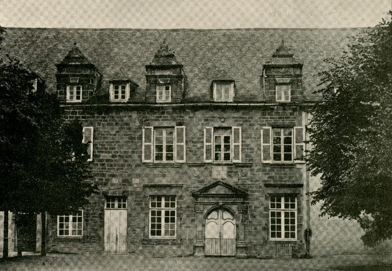 Collège Saint-Yves, façade sur cour