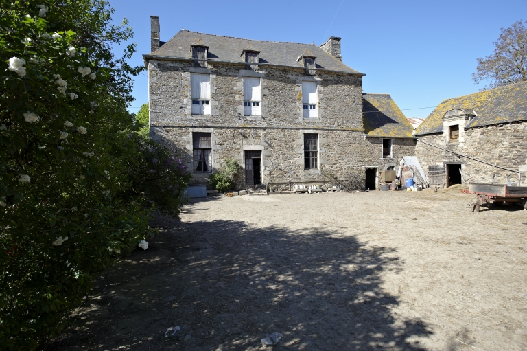 Présentation de la commune des Champs-Géraux ; Manoir, la Gravelle (Les Champs-Géraux)