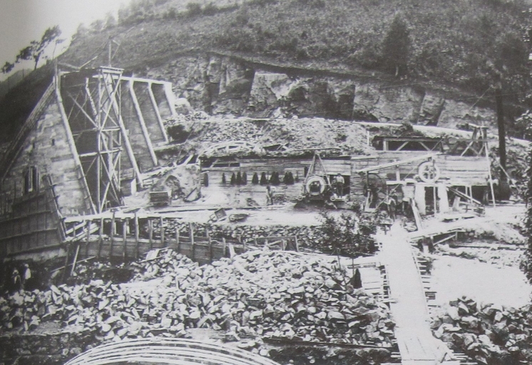Plounévez-Moëdec, Keransquillec : ancienne centrale hydroélectrique dit barrage de Kernansquillec, photographie ancienne