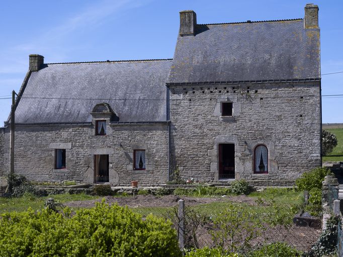 Maison de prêtre : élévation est des 2 logis (état en 2011)