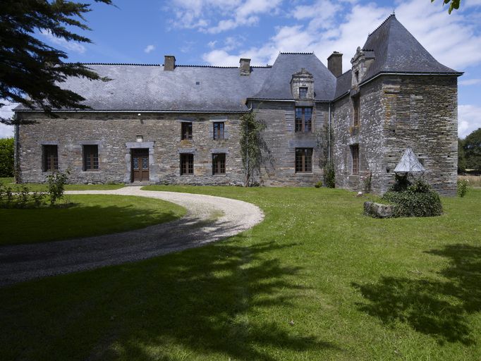 Manoir : le logis vu du sud (état en 2011)