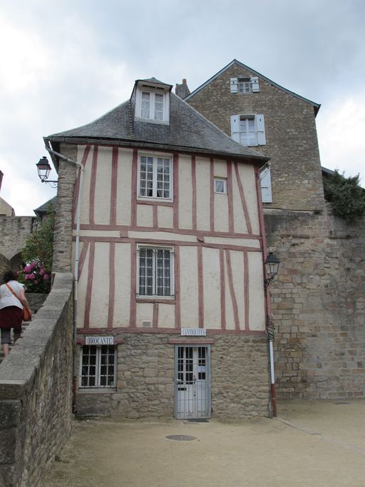 Façade est, pan de bois