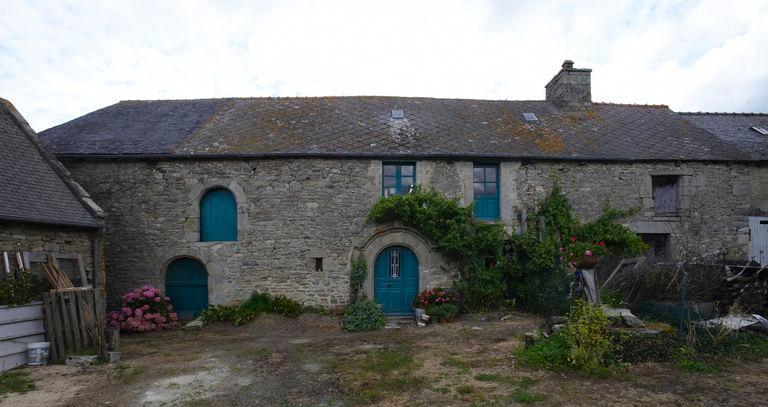 Ferme, en partie du 16e siècle, îlot sud de l'église, vue générale du logis