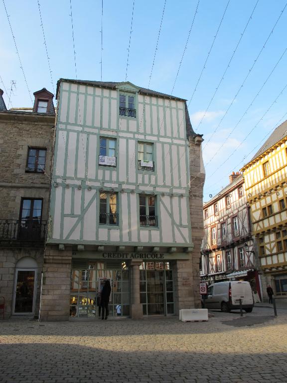 Maison, 9 place Henri IV ; 1 rue Emile Burgault (Vannes)