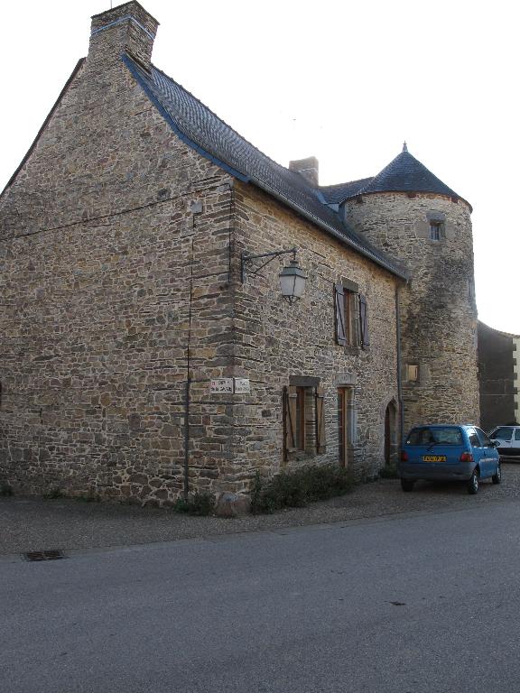 Village, manoir 4 : élévation ouest prise du nord-ouest (état en 2010)