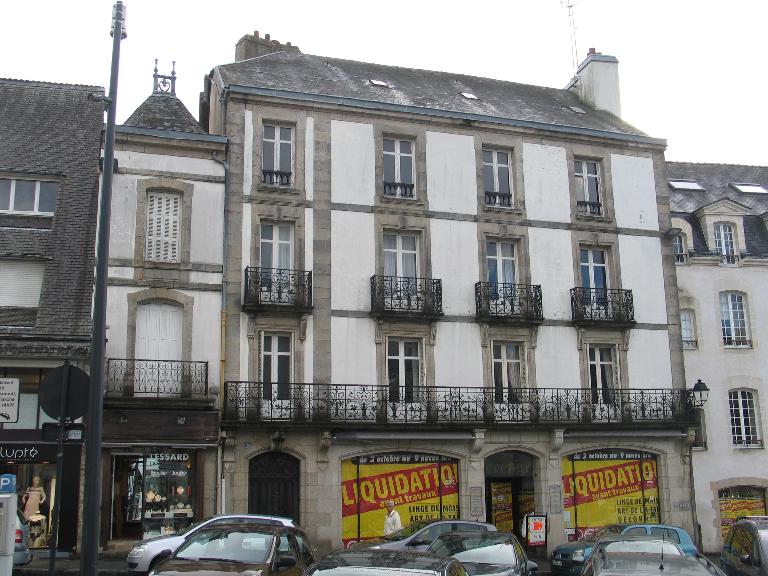 Vue générale façade sur rue