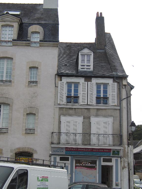 Vue générale sur la place des Lices