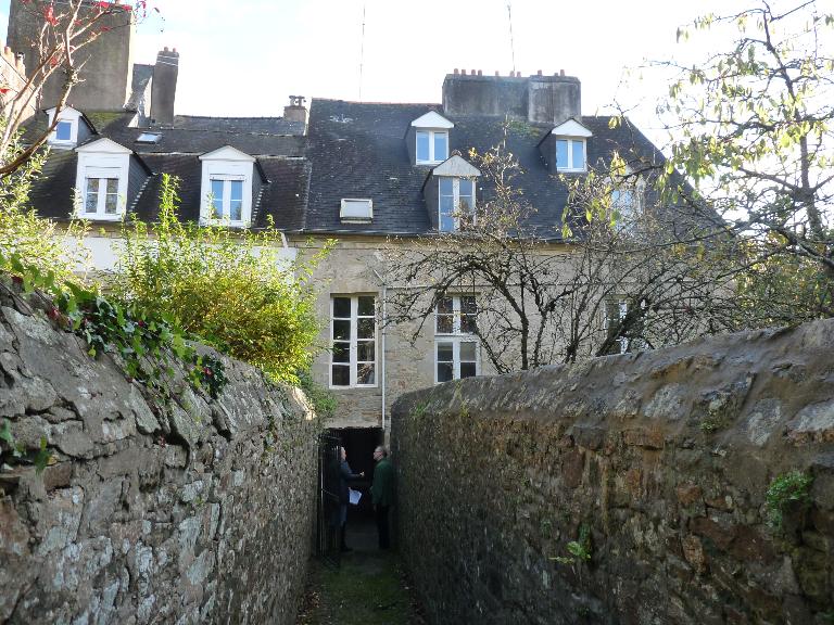 Vue générale postérieure (maison de gauche) ; Vue générale