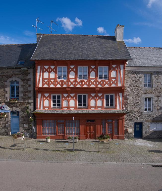 Façade nord ; Maison n°8 place du Martray, 15e siècle. Façade nord