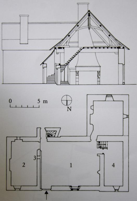 Coupe transversale de l'ancienne salle basse sous charpente _ plan du rez-de-chaussée