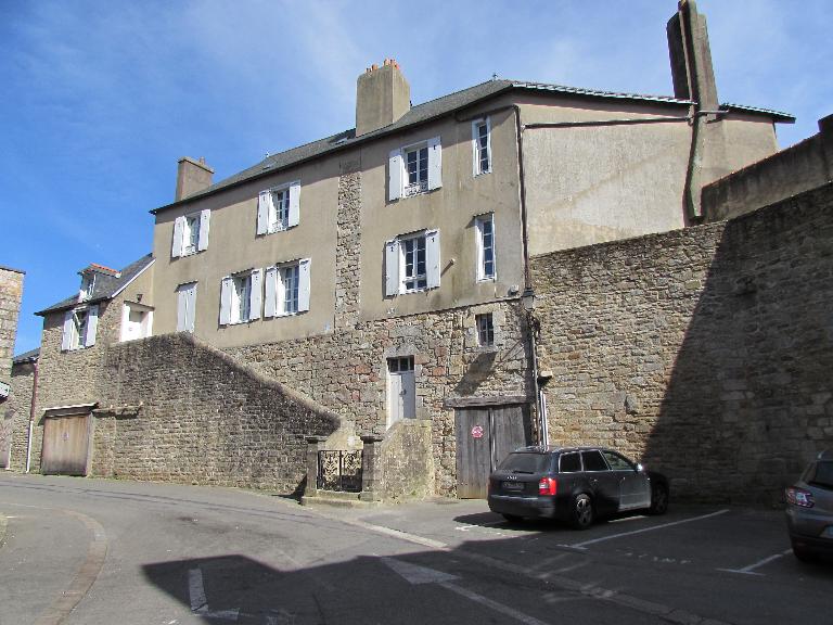 Vue des maisons sur le bastion depuis la rue Poterne