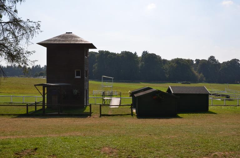 Hippodrome de Malleville, tour de contrôle et pavillons du pesage