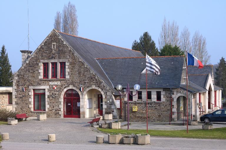 Rue de la Mairie, Mairie, architecture de style régionaliste