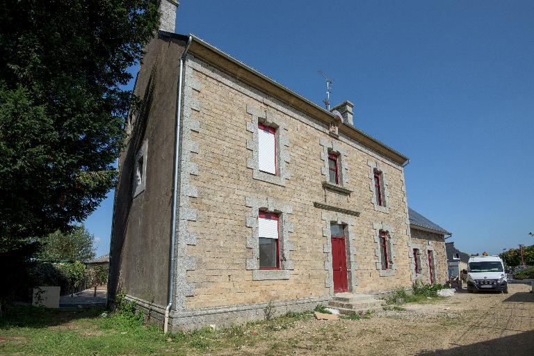 Rospez, le bourg : presbytère devenu logements sociaux, élévation sud