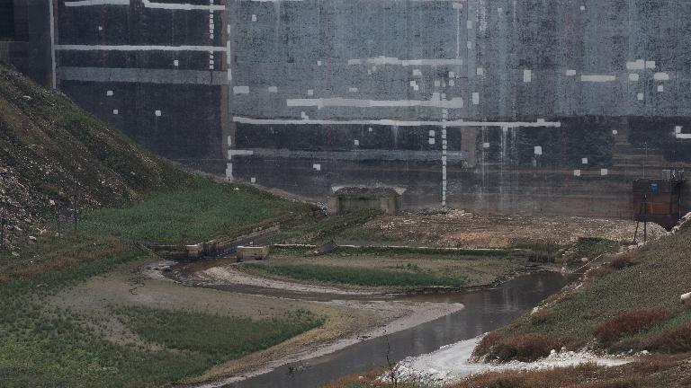 Barrage de Guerlédan. Emprise sur ancienne écluse, sas de Moulin neuf