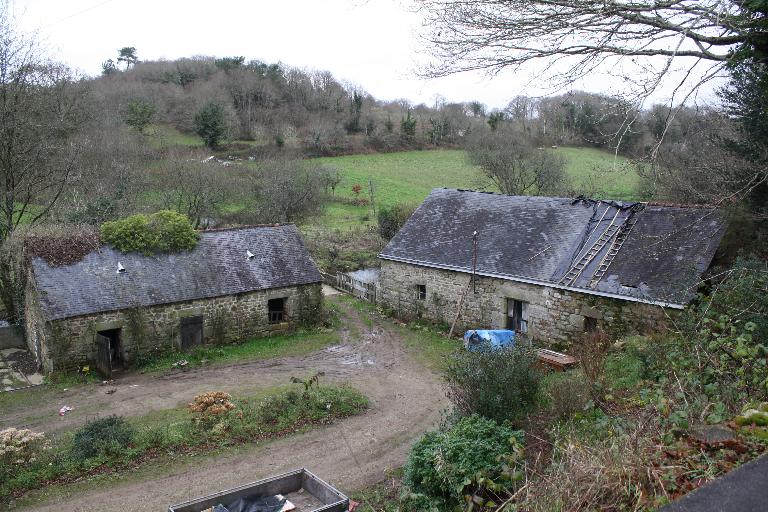 Vue globale sur le moulin de Ster ar C'Hoat (bâtiment de droite)
