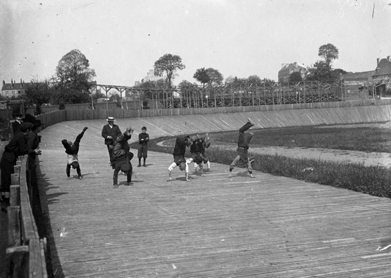 Vélodrome du Parc des Sports, actuellement Stade Charles Berthelot (Fougères)