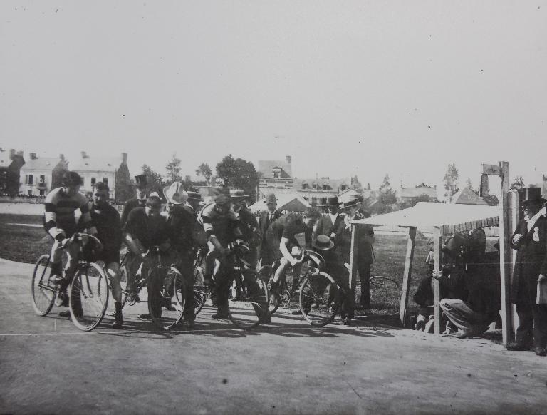 Vélodrome Laënnec, actuellement Stade vélodrome Commandant Bougouin (Rennes)