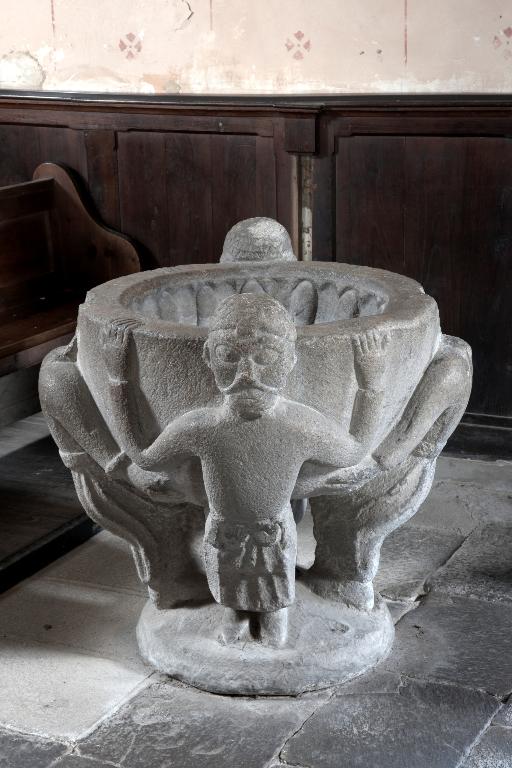 Bénitier de l'église ; Bénitier de l'église paroissiale Saint-Pierre