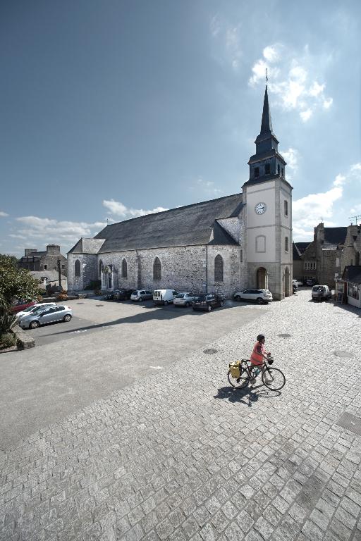 Église paroissiale Saint-Pierre  ; Eglise paroissiale, partie nord ; Église paroissiale Saint-Pierre