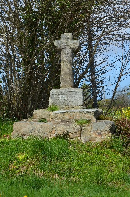 Kermaria-Sulard, Coatalliou : croix de chemin