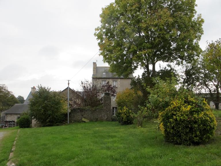 Logis prncipal, façade nord sur jardin ; Le Pas de Pierre, maison de retenue, 1ère moitié 19e siècle