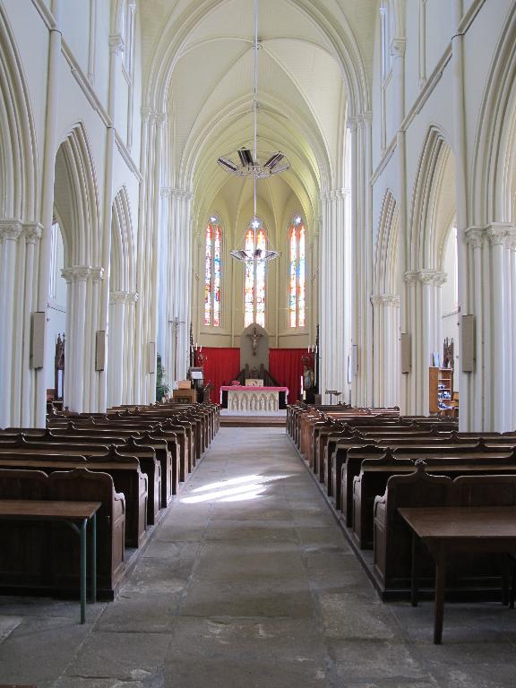 Vue générale intérieure de l'église