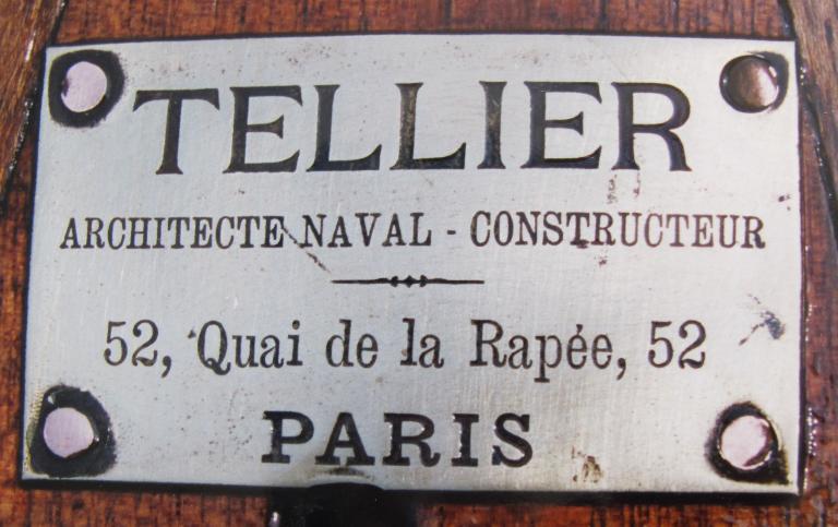 Plaque de constructeur : TELLIER / ARCHITECTE NAVAL CONSTRUCTEUR / 52, Quai de la Rapée / PARIS