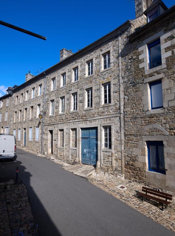 23 et 25 rue Renan. Immeuble d'un négociant en bois, 2e quart 19e siècle. Vue générale sud-est
