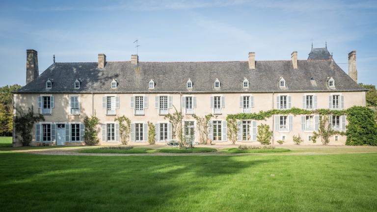 Château de La Villedubois ; Vue générale du logis, façade sud ; Château de La Villedubois, façade sud du corps de logis (état en 2017)