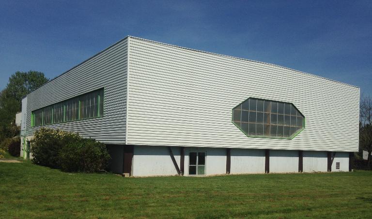 Ensemble sportif vu du sud-ouest