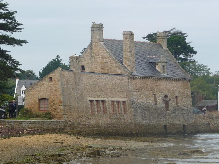 Moulin à marée, puis restaurant, puis dancing, actuellement lieu d'exposition de Pen Castel (Arzon)