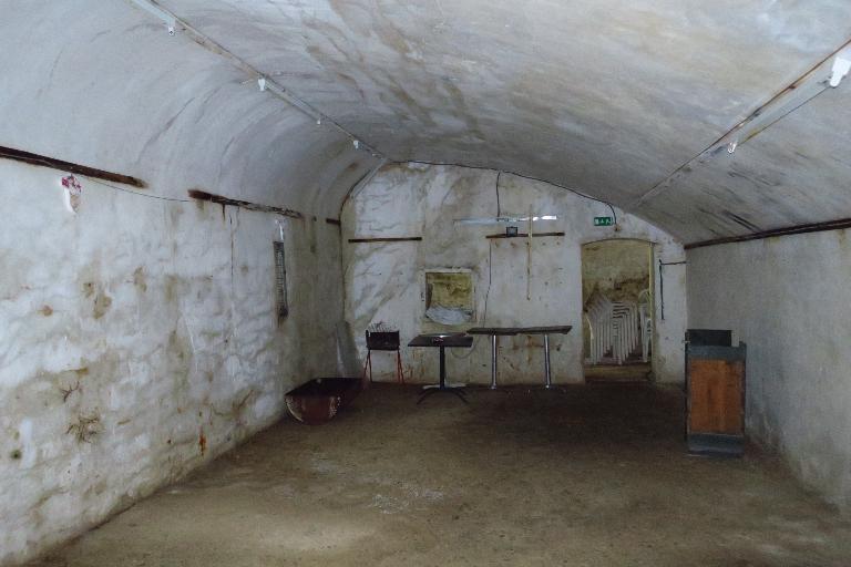 Le Palais, enceinte urbaine, magasin à poudre du bastion 19, chambre de stockage.  ; Le Palais, enceinte urbaine, magasin à poudre du bastion 19. 