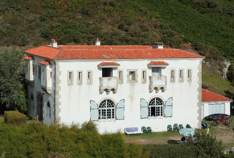 Corps de garde crénelé actuellement maison, Port Maria (Locmaria)