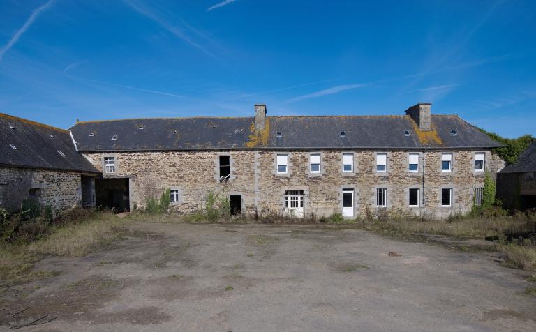 Façade principale sud : remise, écurie et logis ; Ferme, Kermorvan : façade principale sud