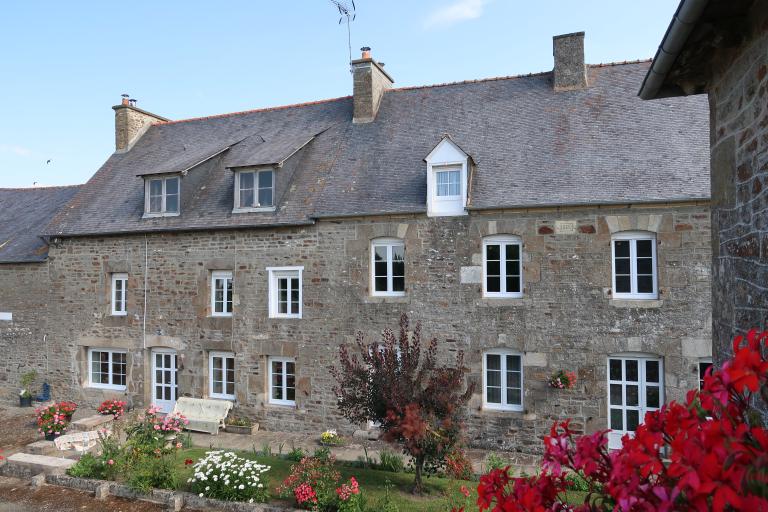 Le manoir dit du "Pas", vue générale sur cour ; Manoir, la Ganterie, 16e siècle, 18e siècle, 19e siècle